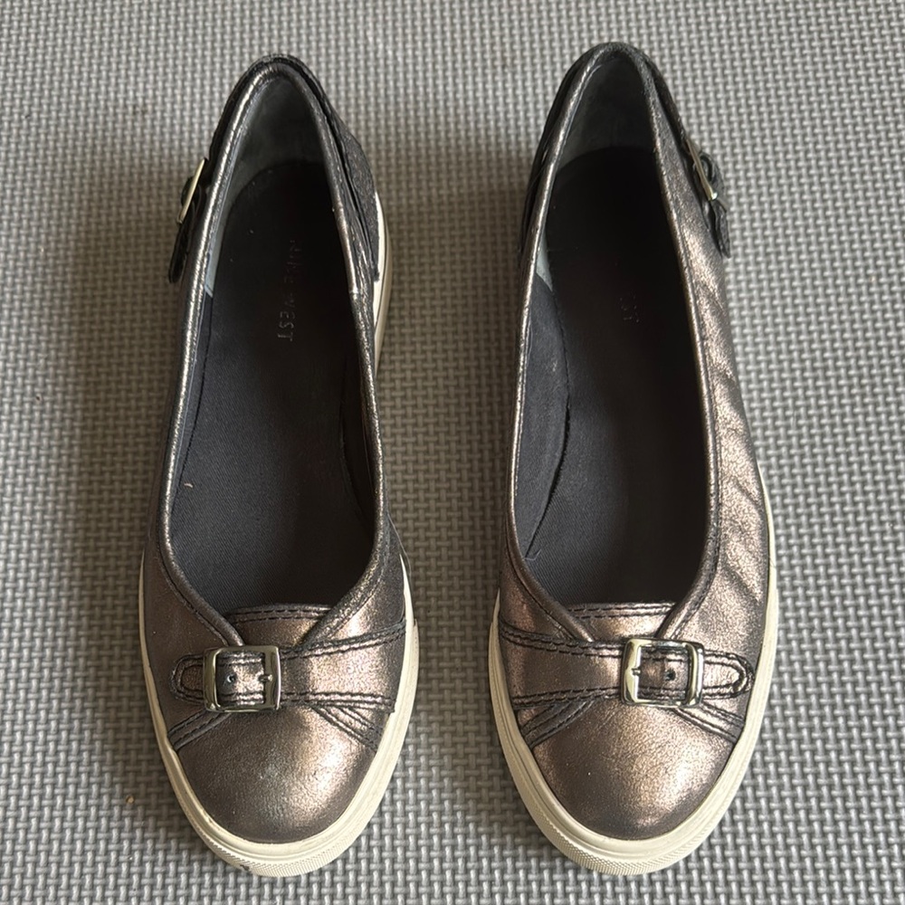 Nine West Pewter Silver Metallic Buckle Ballet Flats Rubber Sole